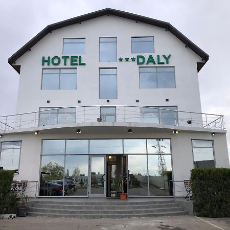 Hotel Daly 플로이에슈티 외부 사진