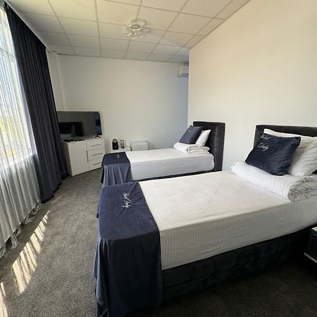 Hotel Daly 플로이에슈티 외부 사진
