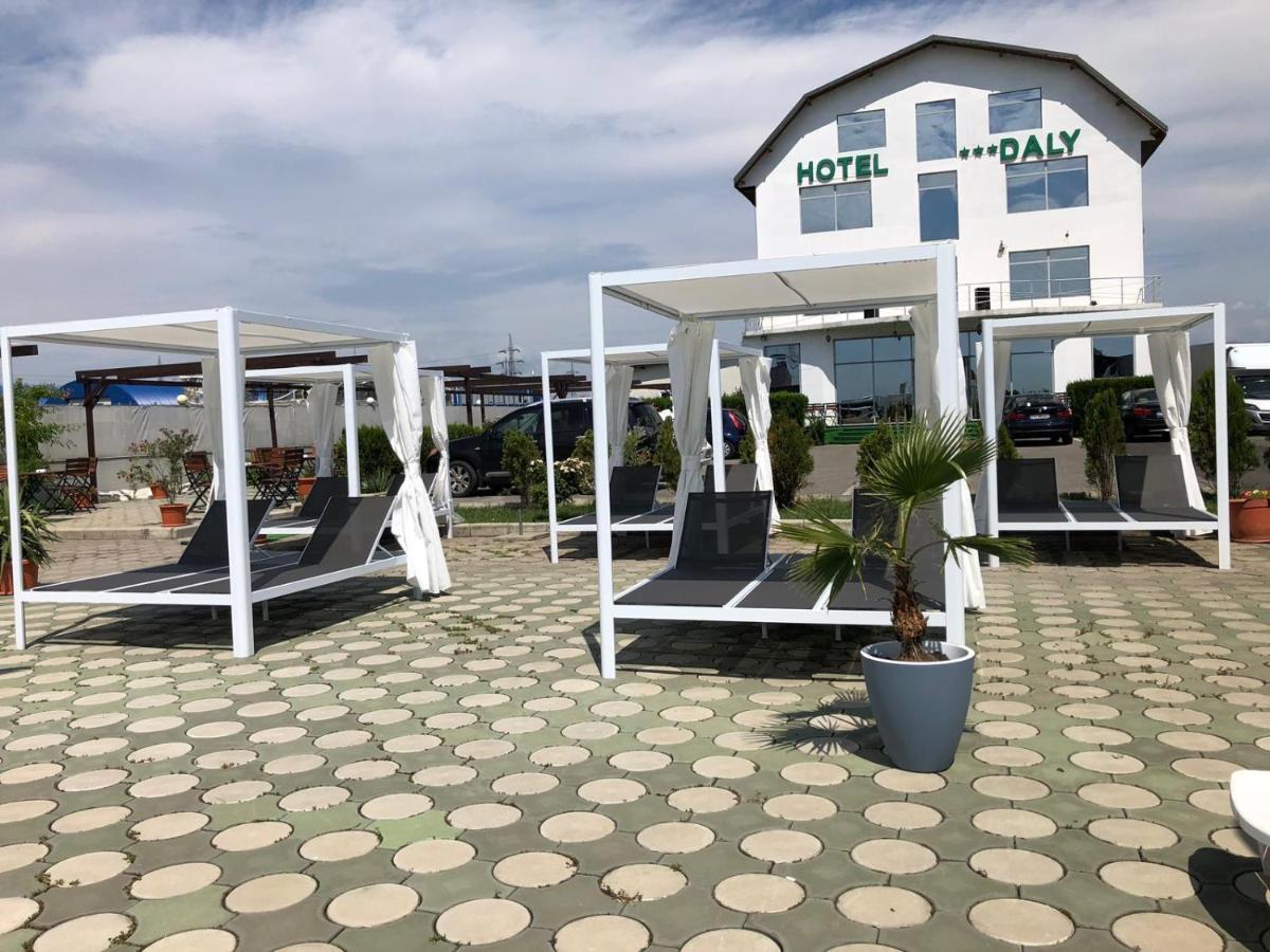 Hotel Daly 플로이에슈티 외부 사진