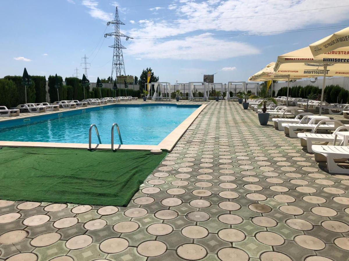 Hotel Daly 플로이에슈티 외부 사진
