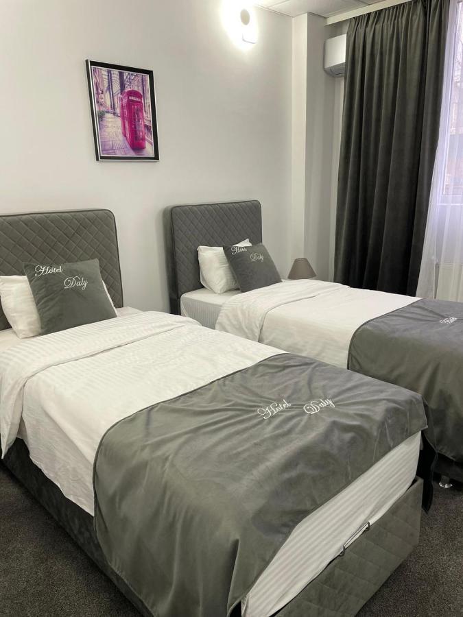 Hotel Daly 플로이에슈티 외부 사진
