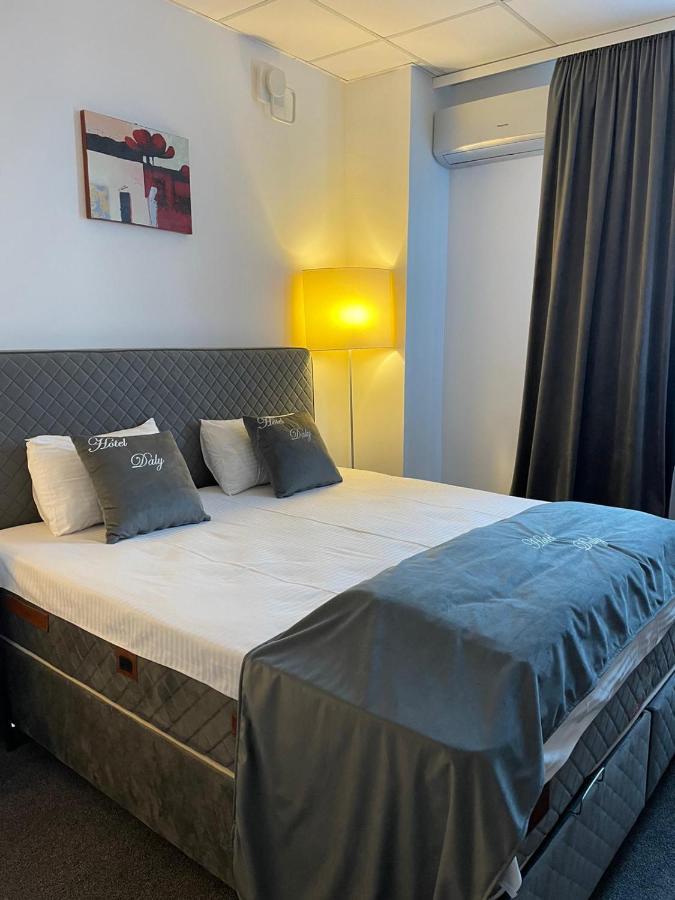 Hotel Daly 플로이에슈티 외부 사진