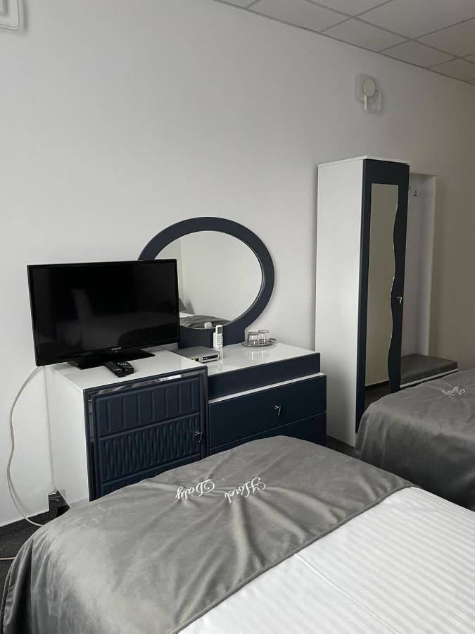 Hotel Daly 플로이에슈티 외부 사진
