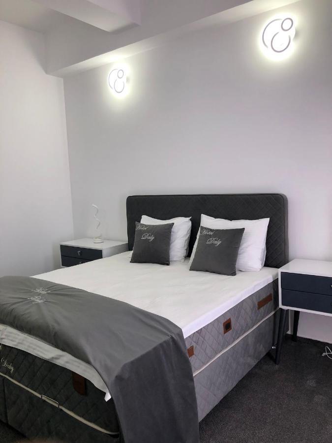 Hotel Daly 플로이에슈티 외부 사진