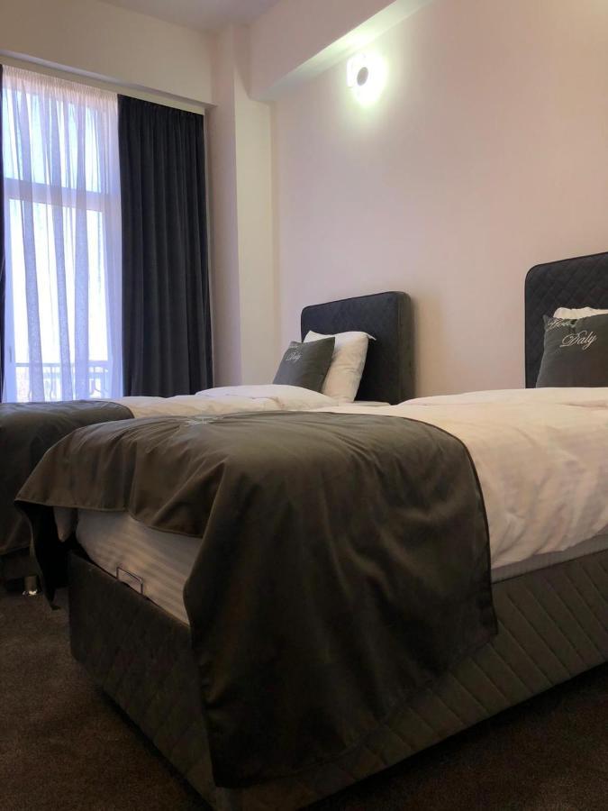 Hotel Daly 플로이에슈티 외부 사진