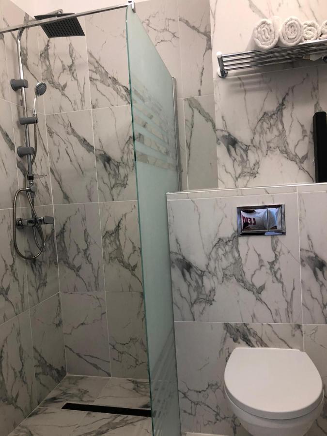 Hotel Daly 플로이에슈티 외부 사진