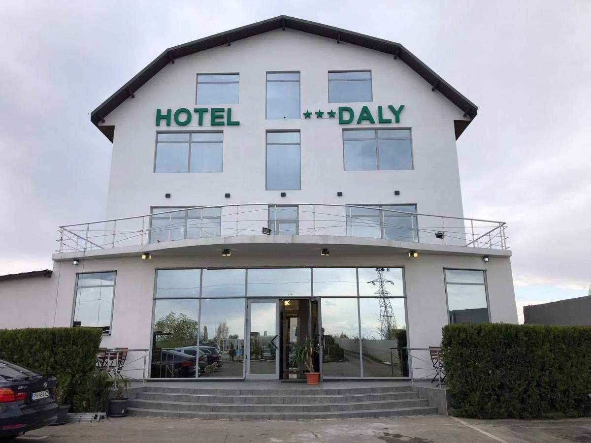 Hotel Daly 플로이에슈티 외부 사진