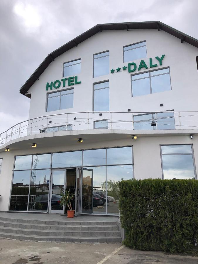 Hotel Daly 플로이에슈티 외부 사진