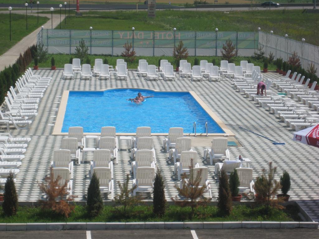Hotel Daly 플로이에슈티 외부 사진